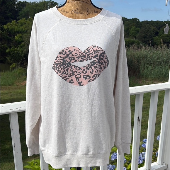 Wildfox Tops - Wildfox Cheetah Print Lips Cream Knit Sweatshirt Size S NWOT